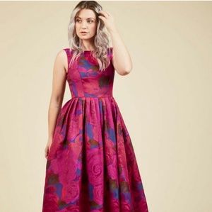 "Vaspertine"// By Adriana Papell